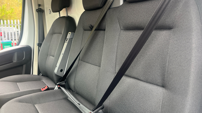 Peugeot Boxer 3500 Heavy L4 Diesel 2.2 BlueHDi 140 H2 Van Professional